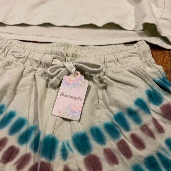 Dreamsickle tie-dye hoodie and shorts set new - Picture 3 of 3